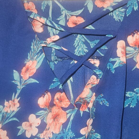 L Blue Blouse with Pink Flowers - Picture 2 of 3